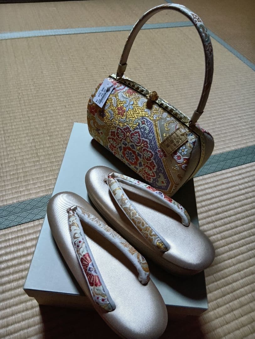 特選草履バックセット。正絹帯地。