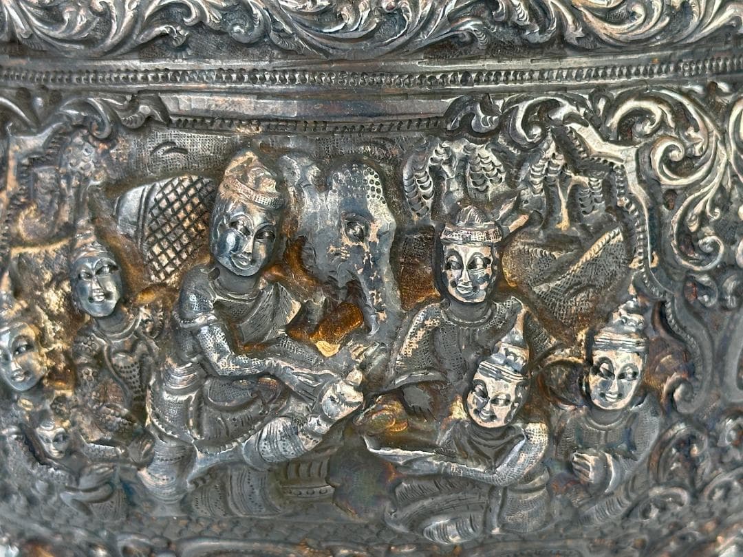 仏教美術　純銀 565g　人物図　鉢　仏具　チベット　ネパール　時代