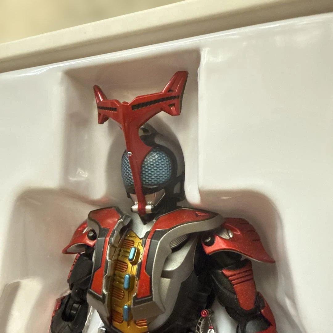 S.H.Figuarts 真骨彫製法仮面ライダーカブト ハイパーフォーム【初版】