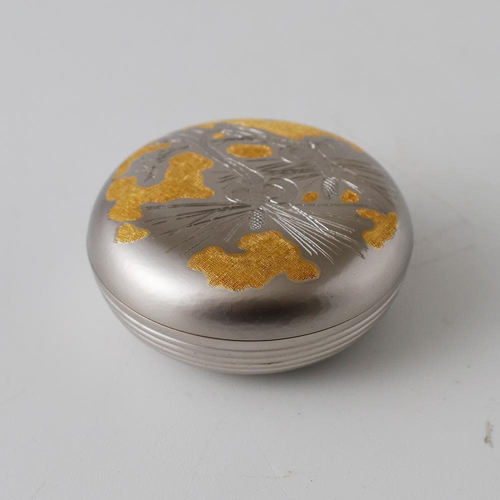 T金工家 帖佐美行 晴若花想 彫金香合 蓋物 共箱 彫刻巨匠 ボンボニエール