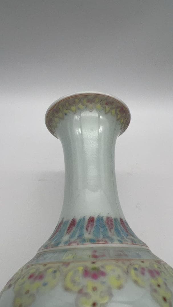 清乾隆時代 【大清乾隆年製】在銘 粉彩吉祥龍鳳文橄欖