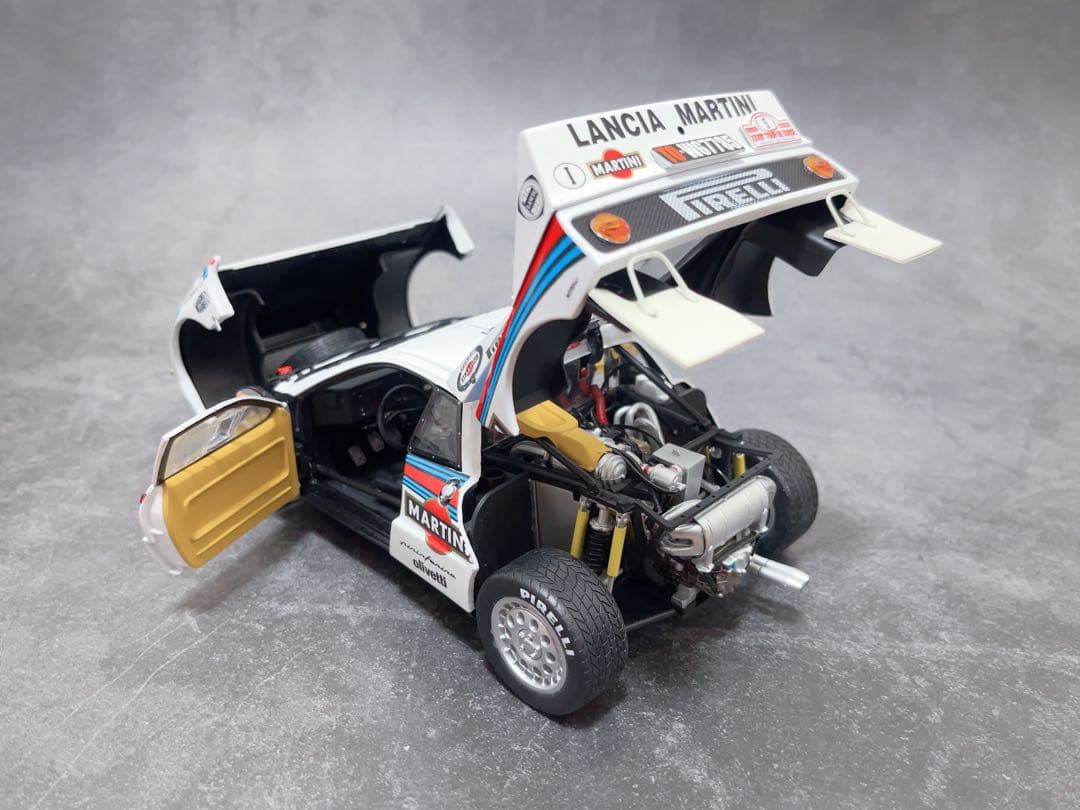 1/18 ランチア　037ラリー　1984 No.5 京商　マルティニ