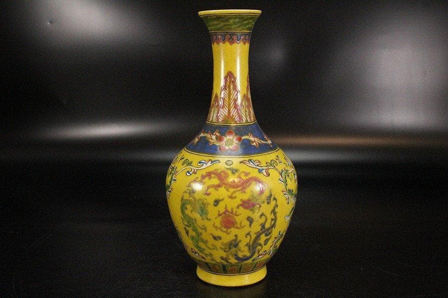 中国美術 黄地 色絵 草花紋 瓶 高21.5cm 乾隆年製款 旧家蔵出