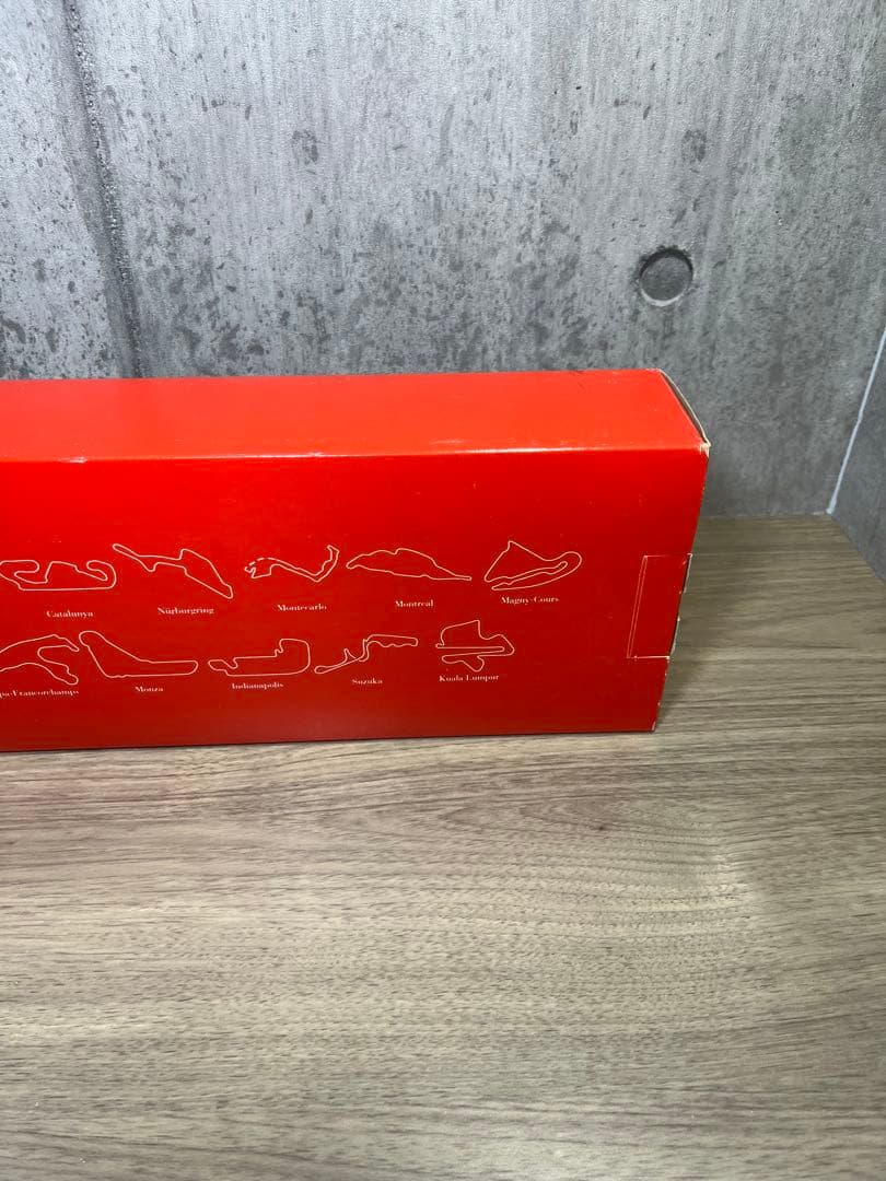 スポーツカー　フェラーリ　トランスポーター　スクーデリア　レーシングトラック