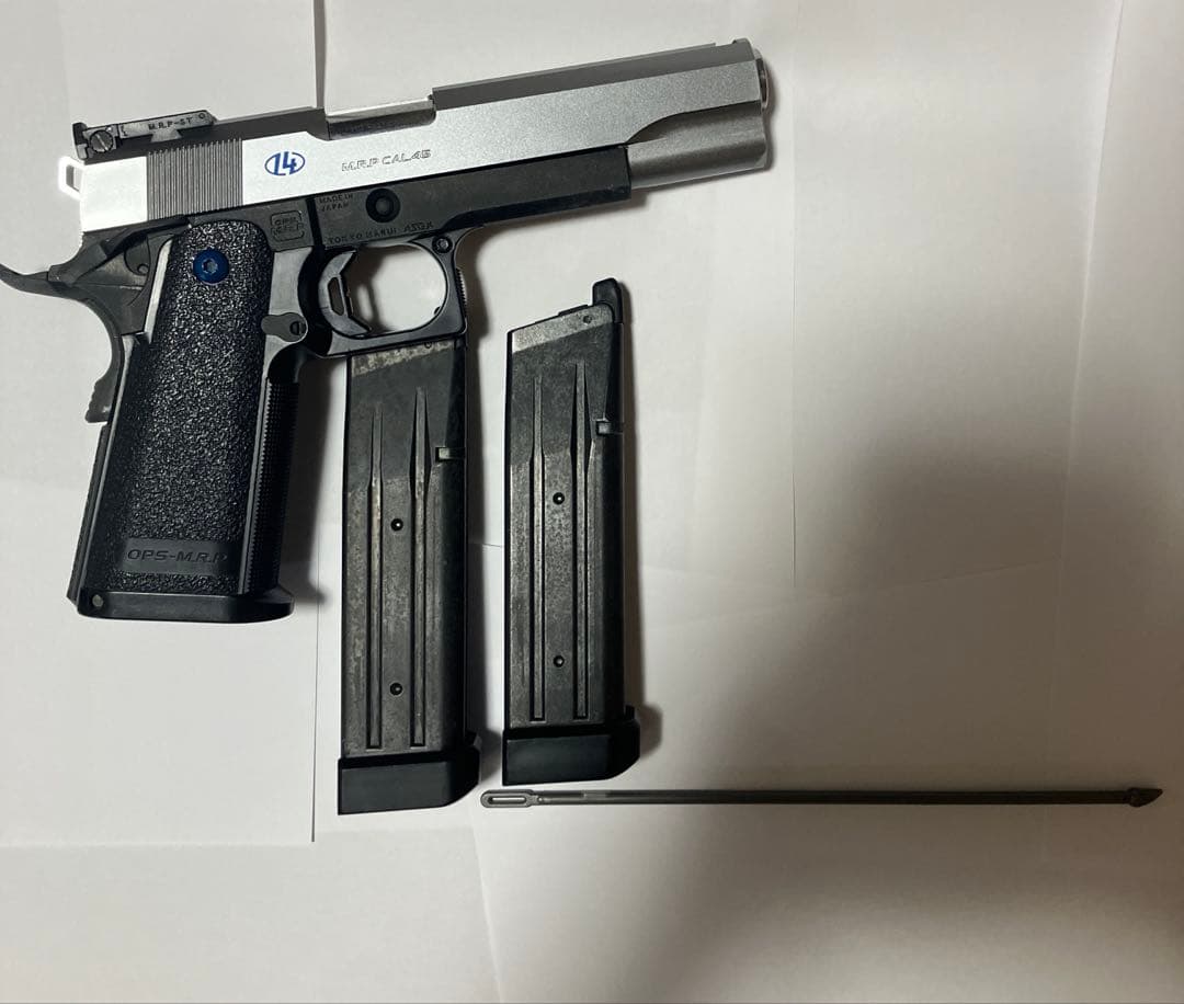 ガスガン シルバー/ブラック マガジン付き/ガス付き