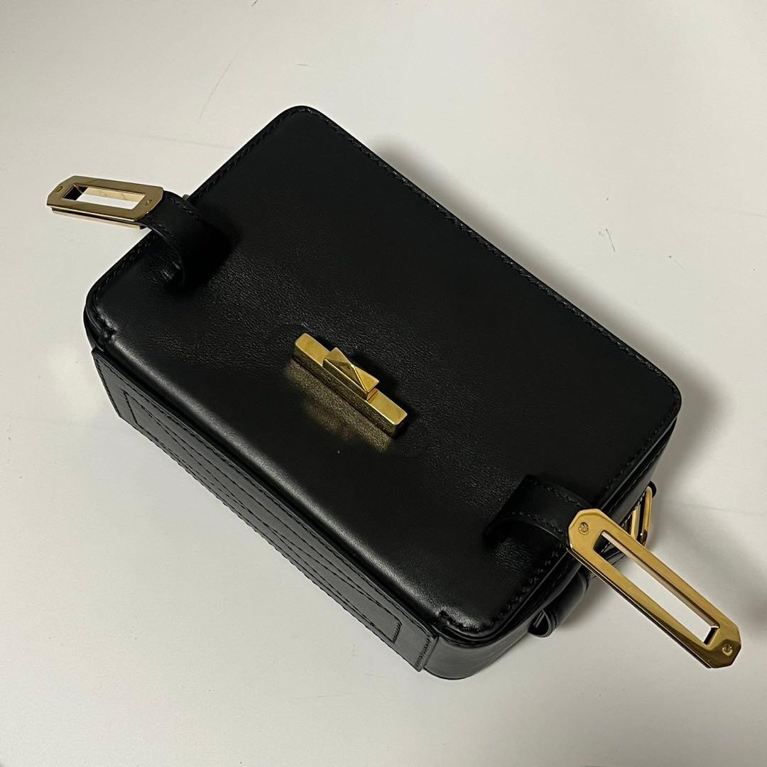 ✨未使用保管品✨　Alexander McQUEEN 　ショルダーバッグ　レザー
