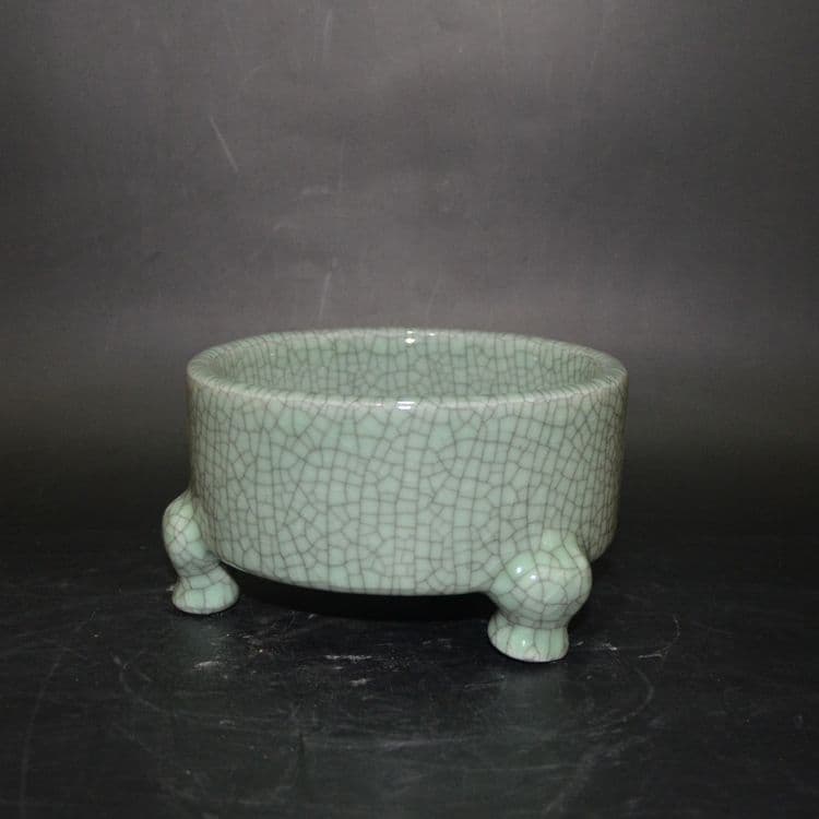 磁器 景徳鎮 開片釉三足香炉 工芸品 置物