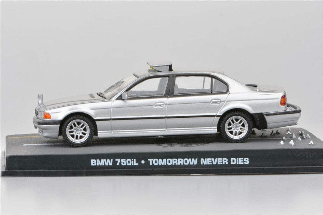 新品レア品❗️BMW 750iL ミニカー 1/43 007 トゥモローネバーダイ