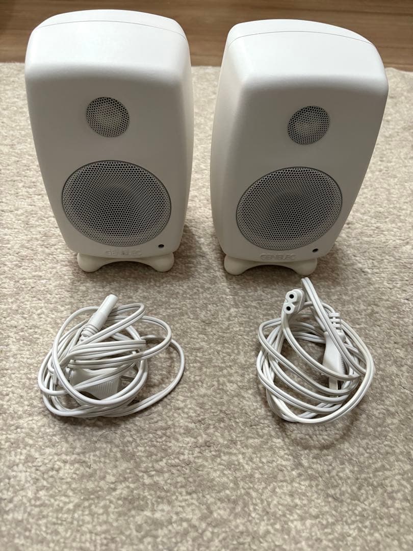 GENELEC G One ホワイトスピーカー - メルカリ