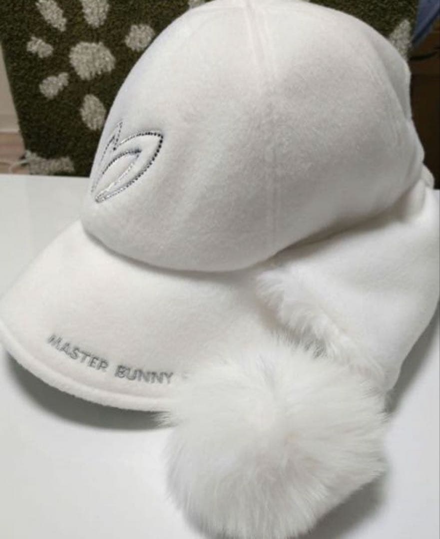 マスターバニー　ファー　耳当て付き　キャップ　ボンボン　白　ホワイト　レア　韓国