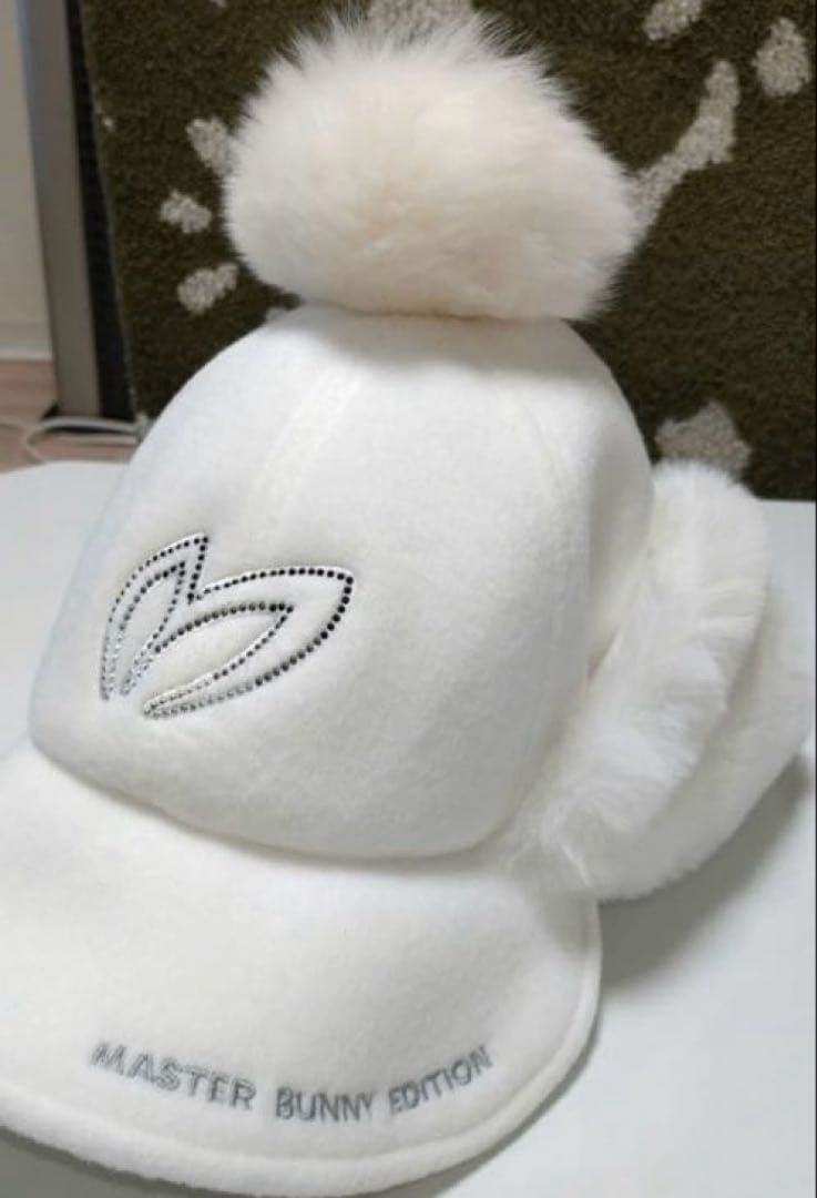 マスターバニー　ファー　耳当て付き　キャップ　ボンボン　白　ホワイト　レア　韓国