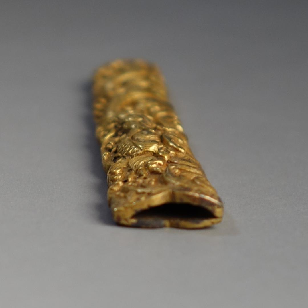 【 銅地 高肉彫 鍍金 波龍図小柄 】 鍔 鐔 小柄 刀装具 骨董 アンティーク