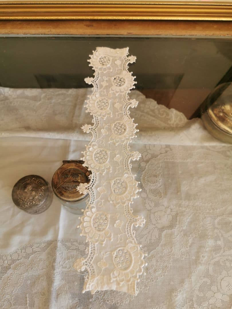 アンティーク ギュピールレース 向日葵刺繍 浮き上る花びら お子様