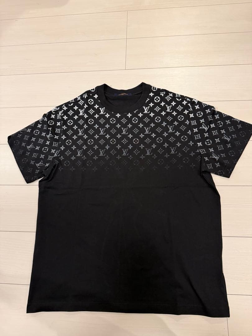 LOUIS VUITTON 　モノグラム　Tシャツ Lブラック LOUIS VUITTON モノグラム Tシャツ Lブラック T-shirt Louis Vuitton
