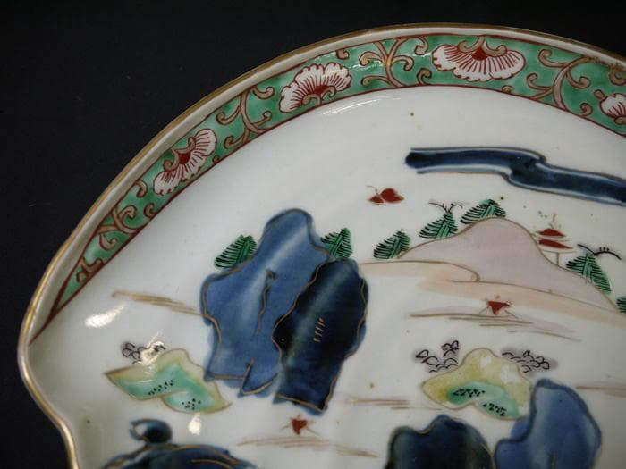 古伊万里　鮑形色絵皿　荒波太古石舟遠山楼閣山水文　のどかな情景　横22cm