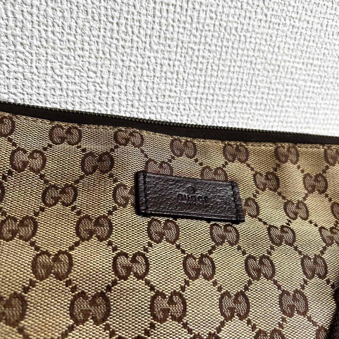 GUCCI 大きめ　メッセンジャーバック　GG柄　キャンバス　斜め掛け　茶色