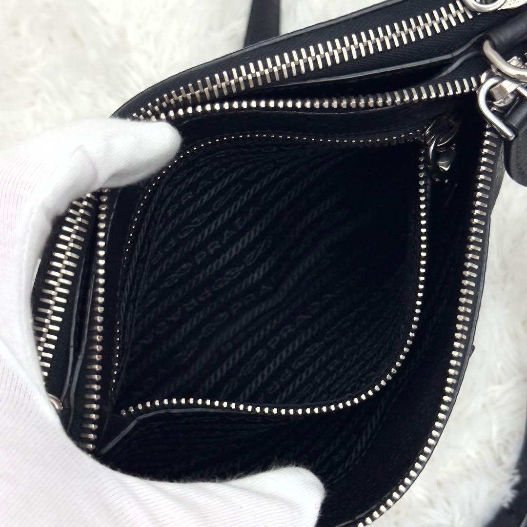 PRADA プラダ ショルダーバッグ レザー ブラック シボ革 シルバー金具