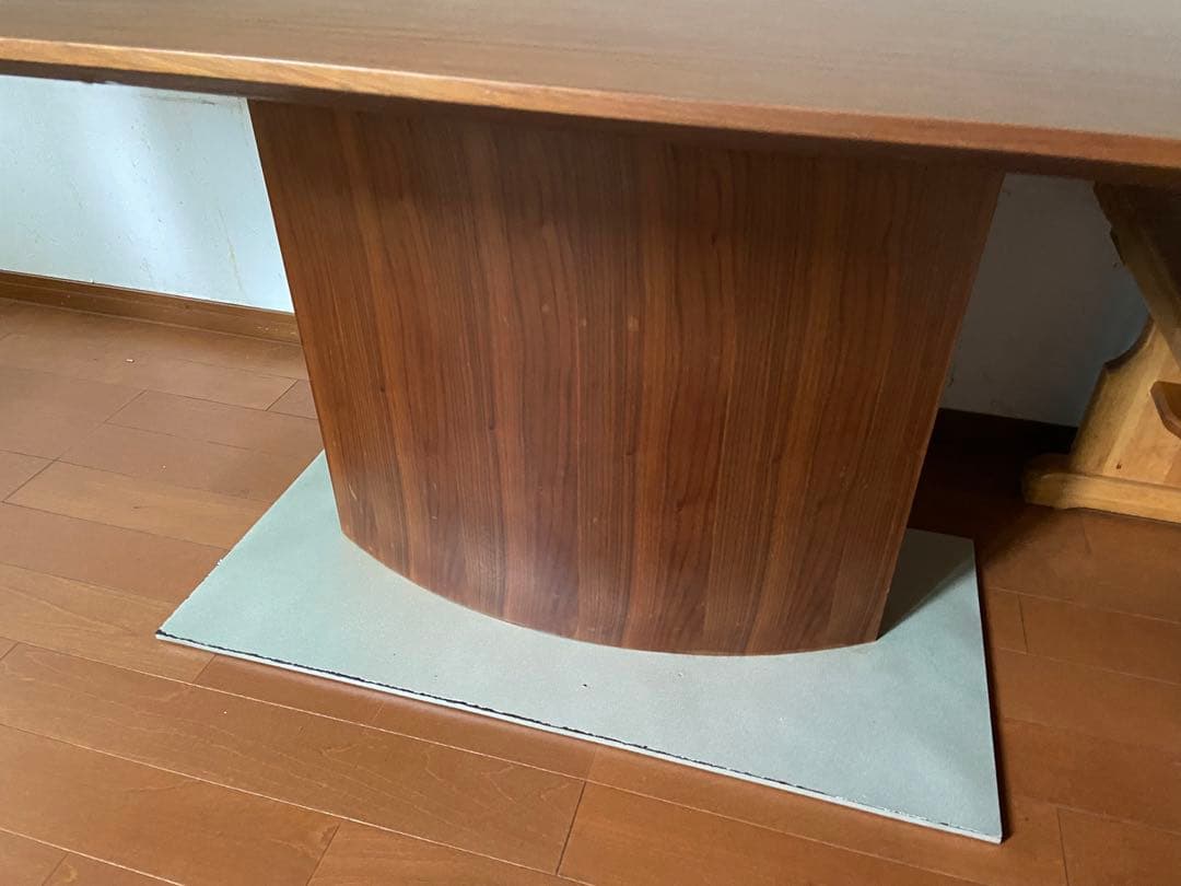 ブラウン木製ダイニングテーブル　引き取り限定