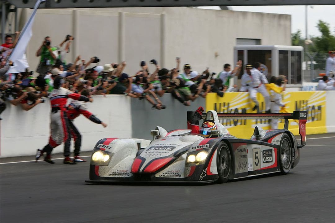 スパーク1/18 チーム郷アウディR8 ル・マン2004 優勝車荒聖治