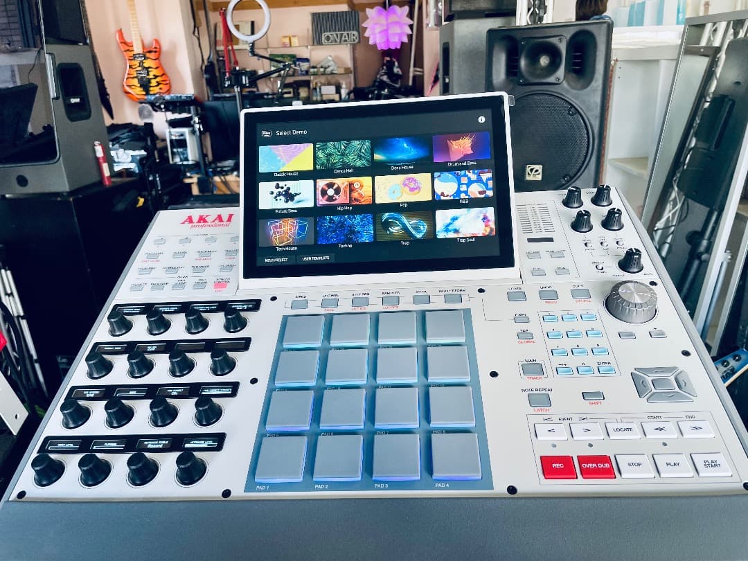 AKAI MPC X 純正カバー付 美品 売り切り 即発送!!