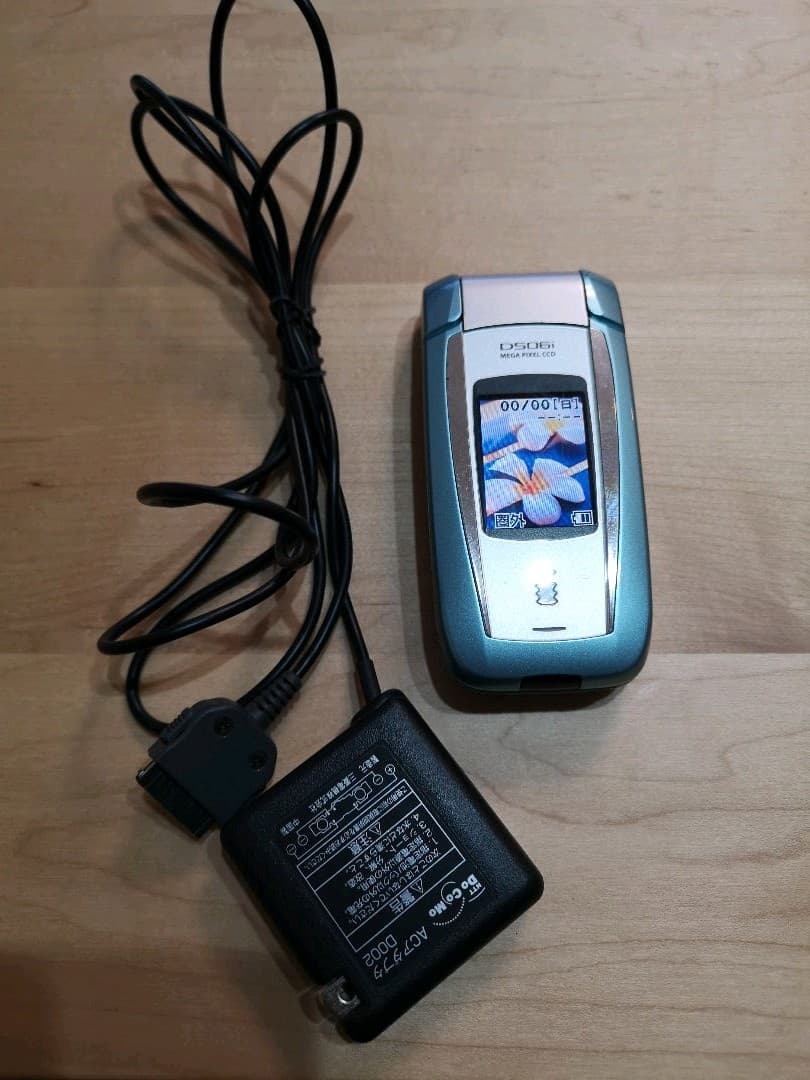 D506i ＆充電器 動作確認済 - メルカリ