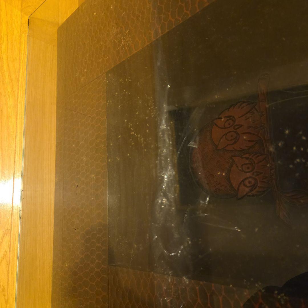 民芸調座卓ミニテーブル　赤と黒のフクロウ彫刻入り　中央に凹み有り ローテーブル