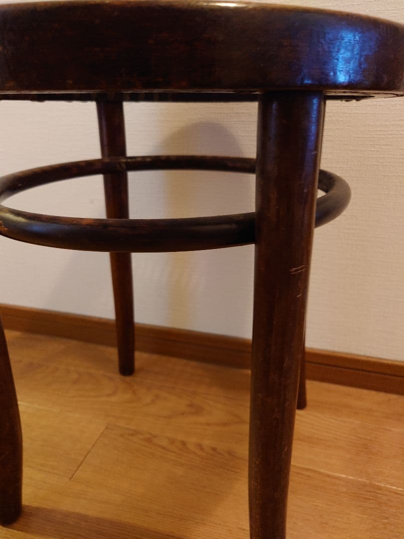 Thonet ラタン編み円形スツール