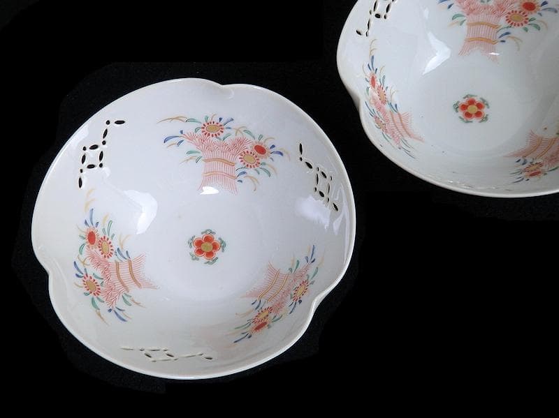 大聖寺伊万里　白磁　透かし　稲束に花の図　向付　２客　E161AS-BZu