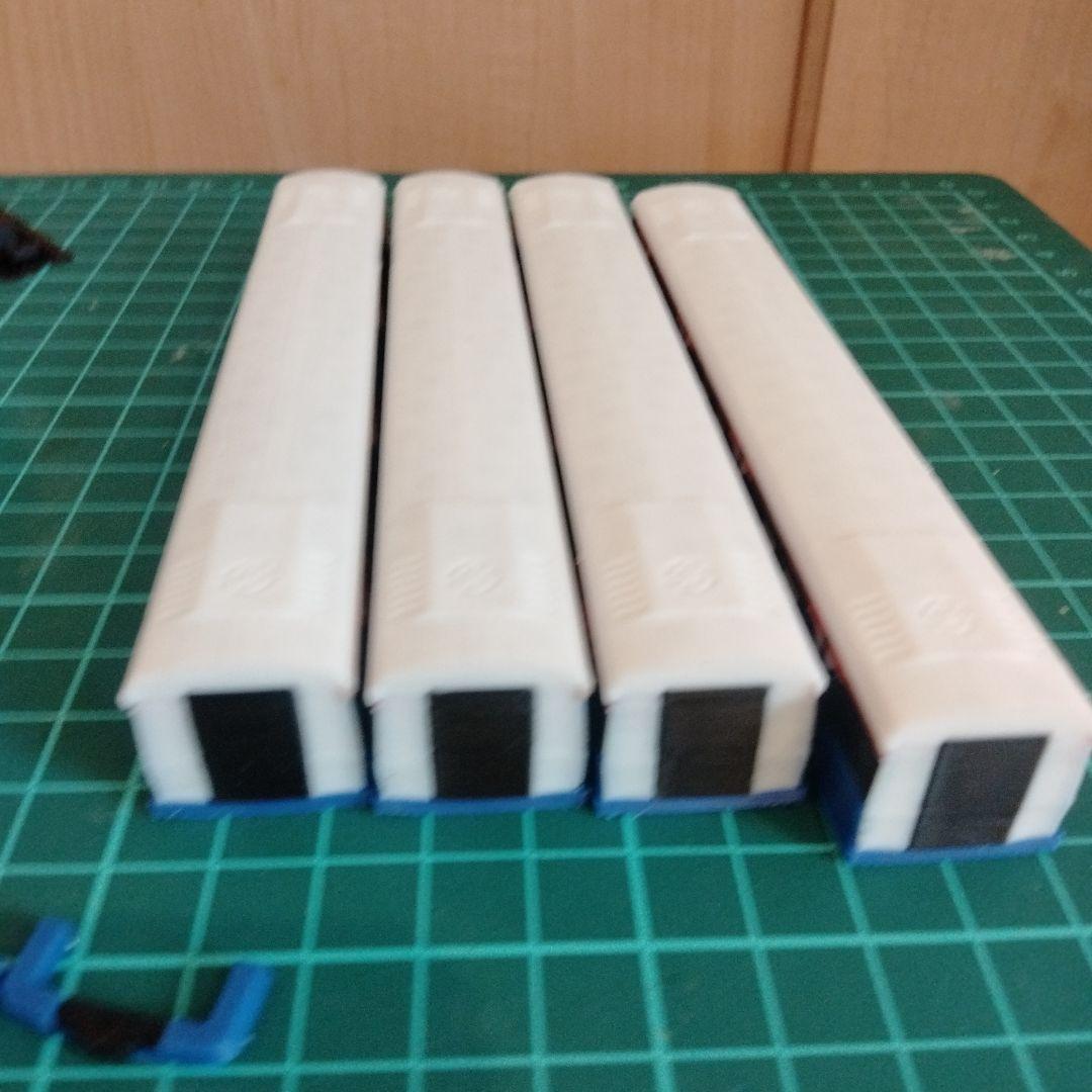 タイ・バンコク　高架鉄道風電車鉄道模型（Nゲージ・1/160）キット　4両セット