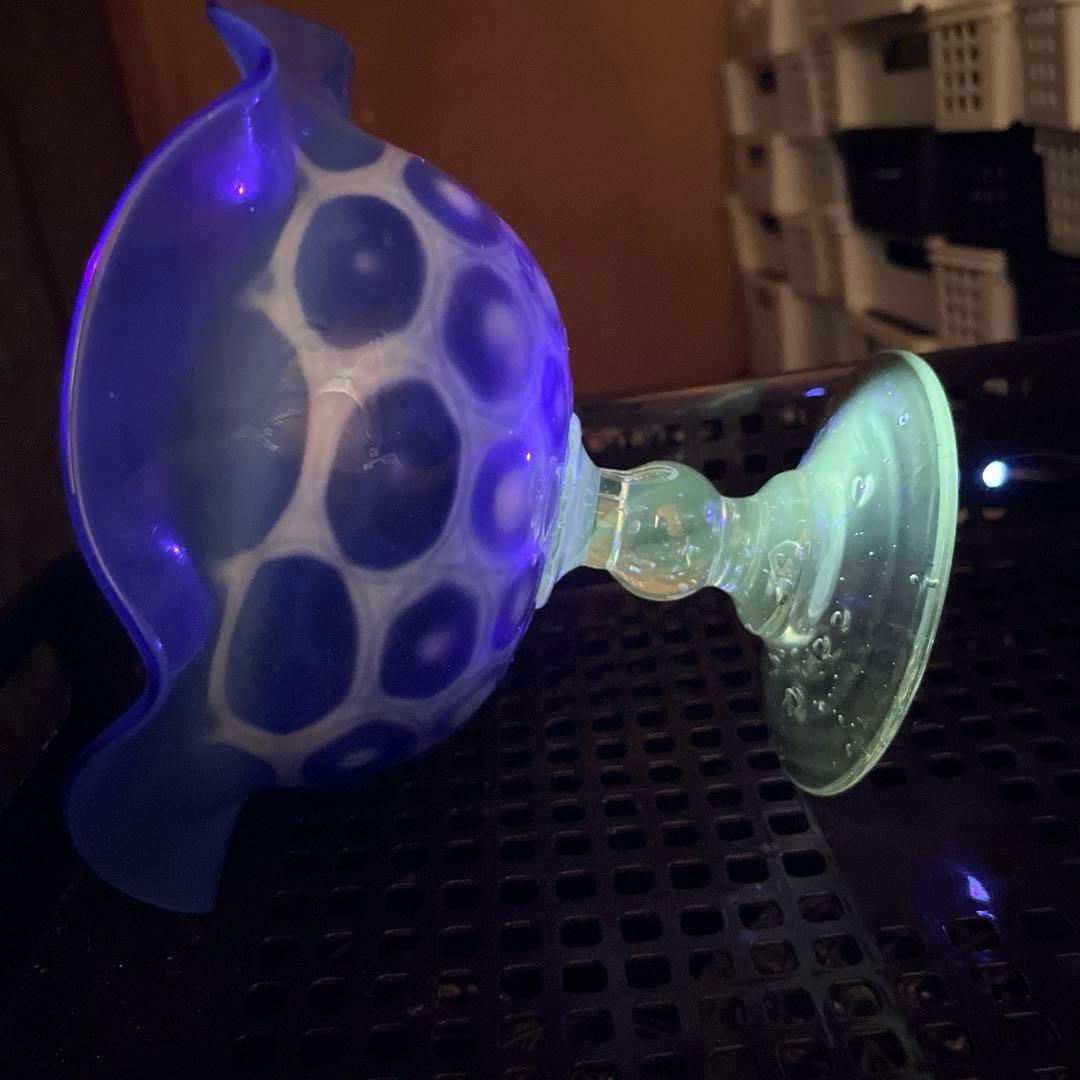 骨董 時代ガラス 希少 瑠璃色 乳白色 亀甲紋模様 フリル コンポート ウラン