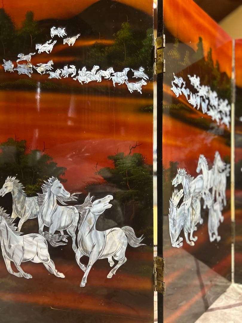 中国美術 螺鈿細工 衝立漆塗り 万馬奔騰図 令和8年干支