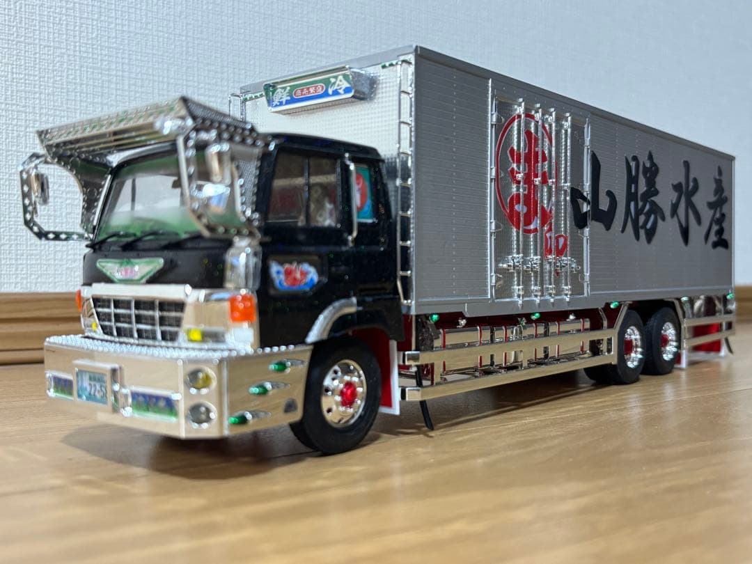 1/32 アオシマデコトラ　日野スーパードルフィン　完成品 Yahoo!オークション - アオシマ デコトラ 日野スーパードルフィン 完成