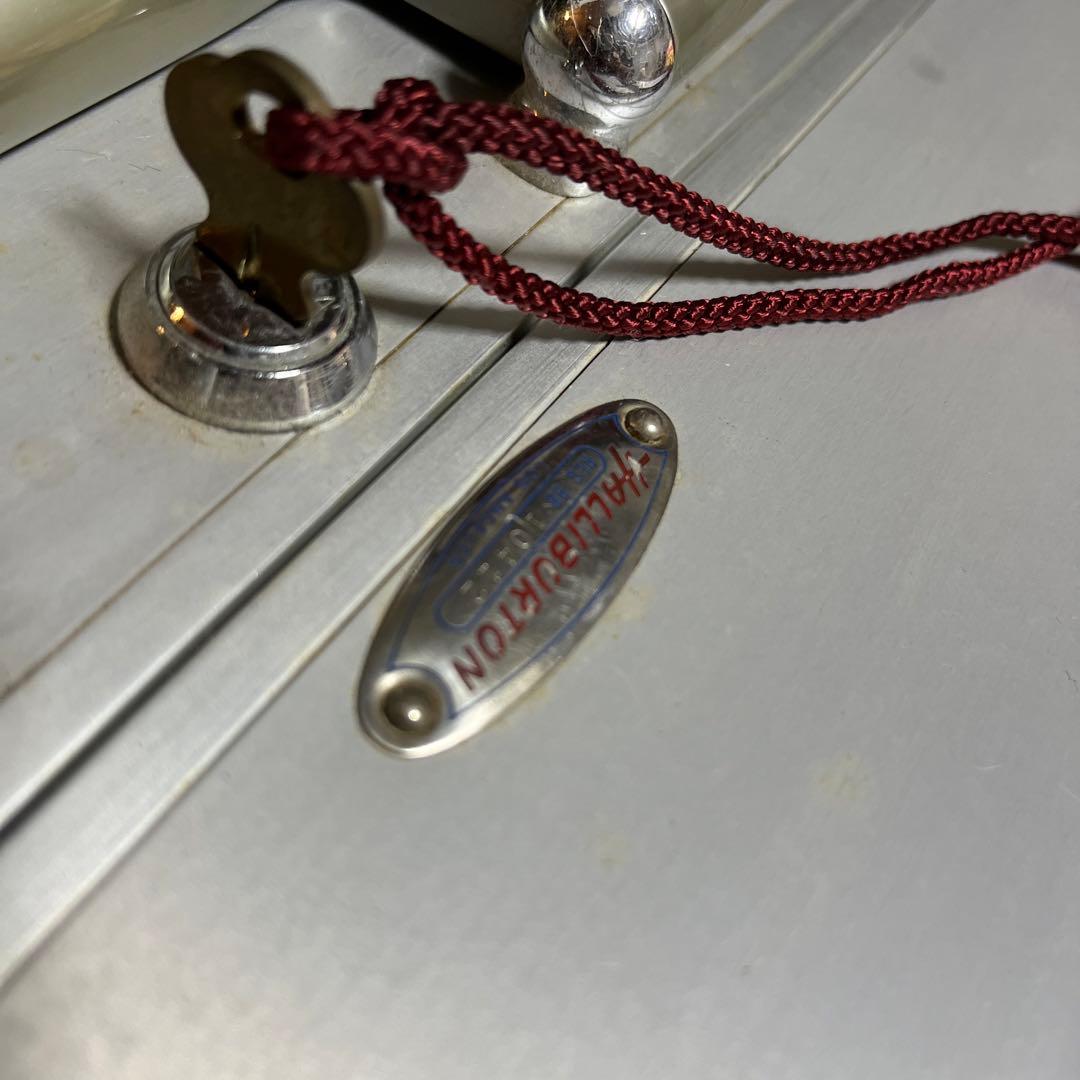 素敵な内装【鍵つき】レア大型赤ハリバートンゼロハリバートン