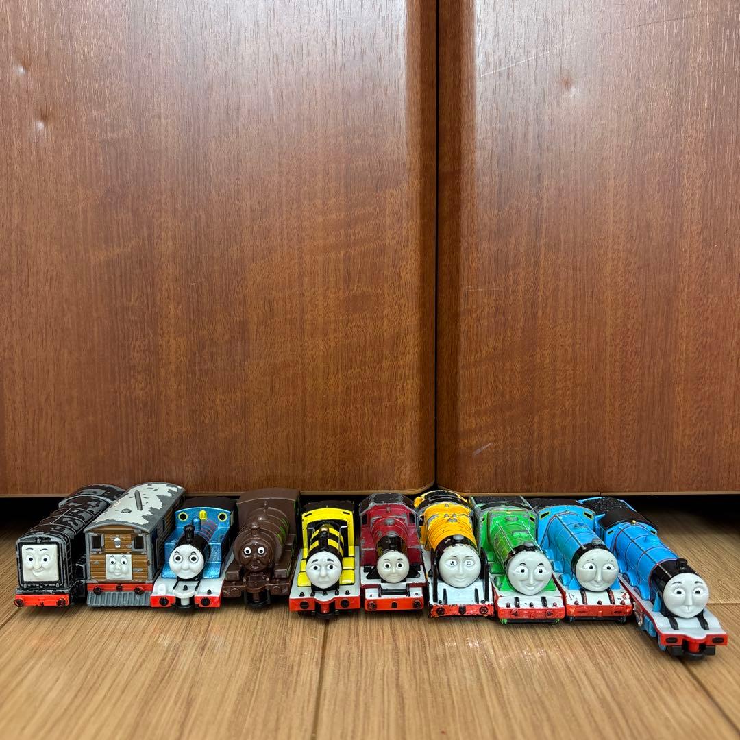 トーマス ミニカー41個&操車場セット