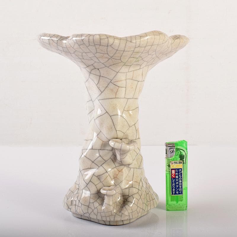 中国 大清乾隆年製款 哥窯 白磁 金糸鉄線 氷裂文 霊芝瓶 M 8061E