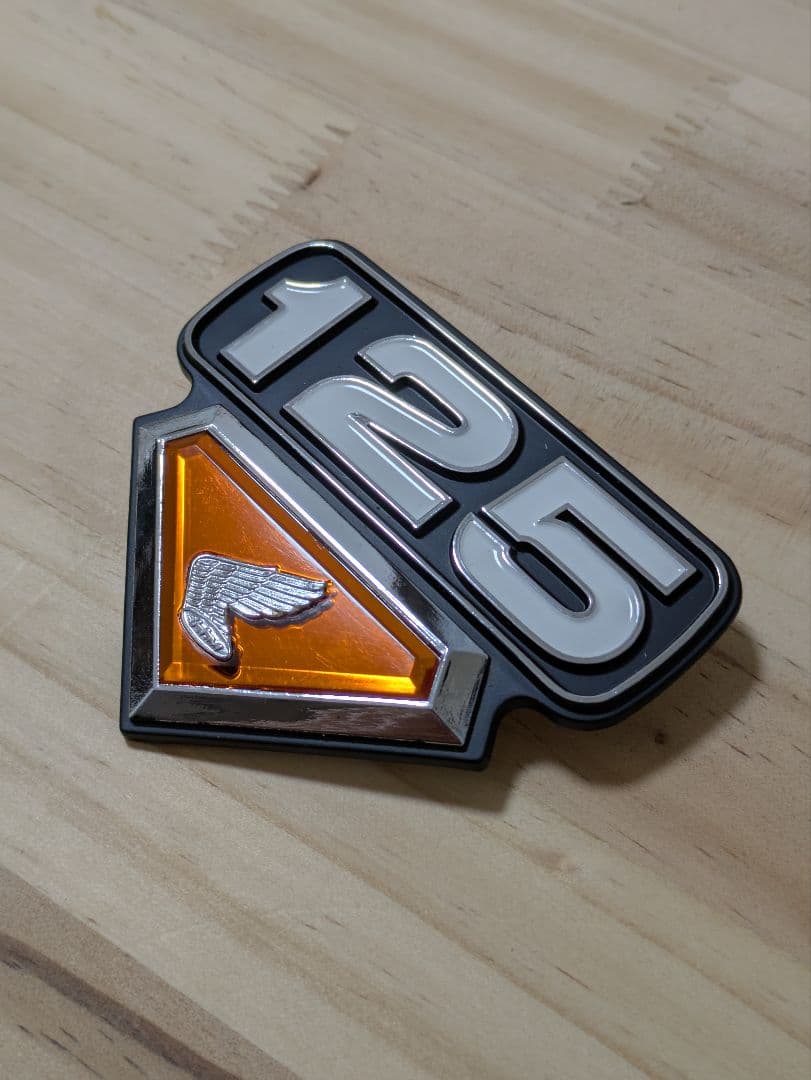 ホンダ純正サイドカバーエンブレム 左側 CB125 CL125 - メルカリ