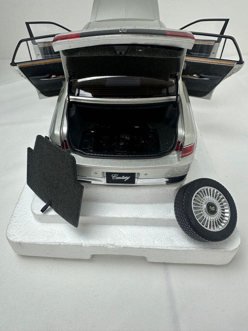 極美品】LCD 1/18トヨタセンチュリーシルバー ダイキャスト フル開閉完