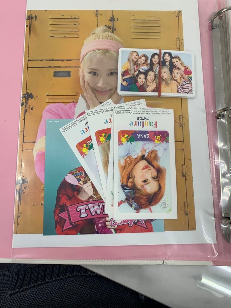 ＋ TWICE フォトバインダー フォトカード付き - メルカリ