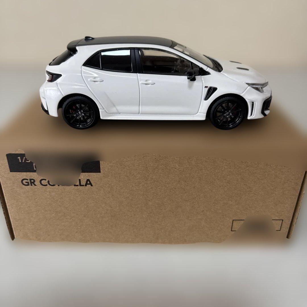 トヨタGRカローラ　後期型　1/30スケール 色スーパーホワイトⅡ（040）