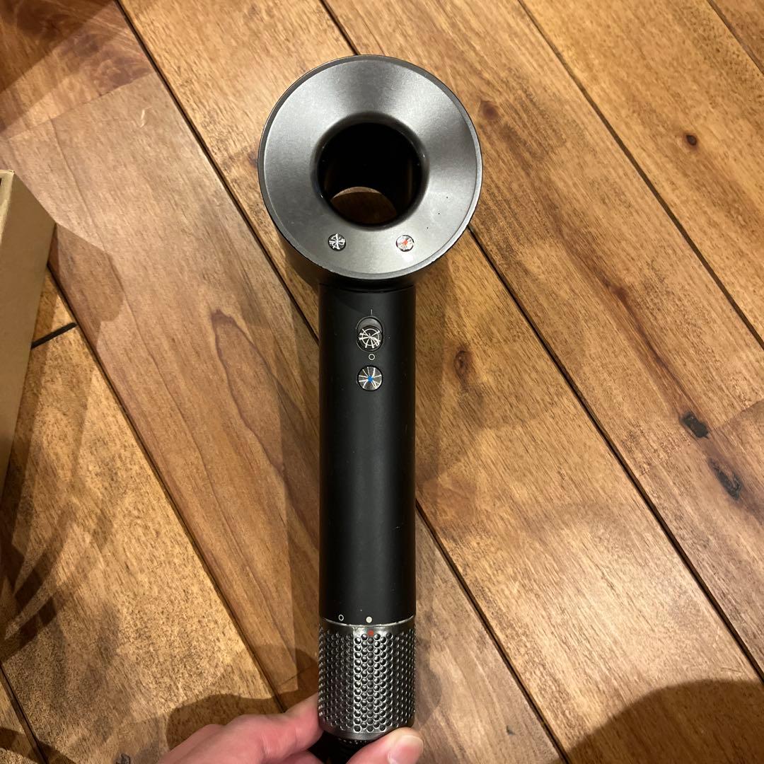 箱・未使用付属品付きDyson supersonic ionic ヘアドライヤー