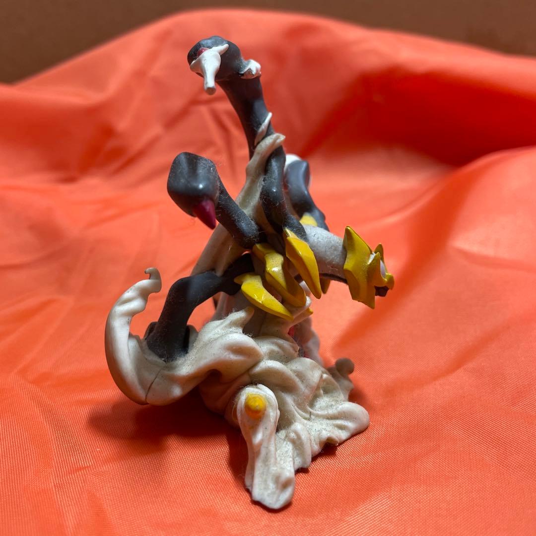 ギラティナ　フィギュア