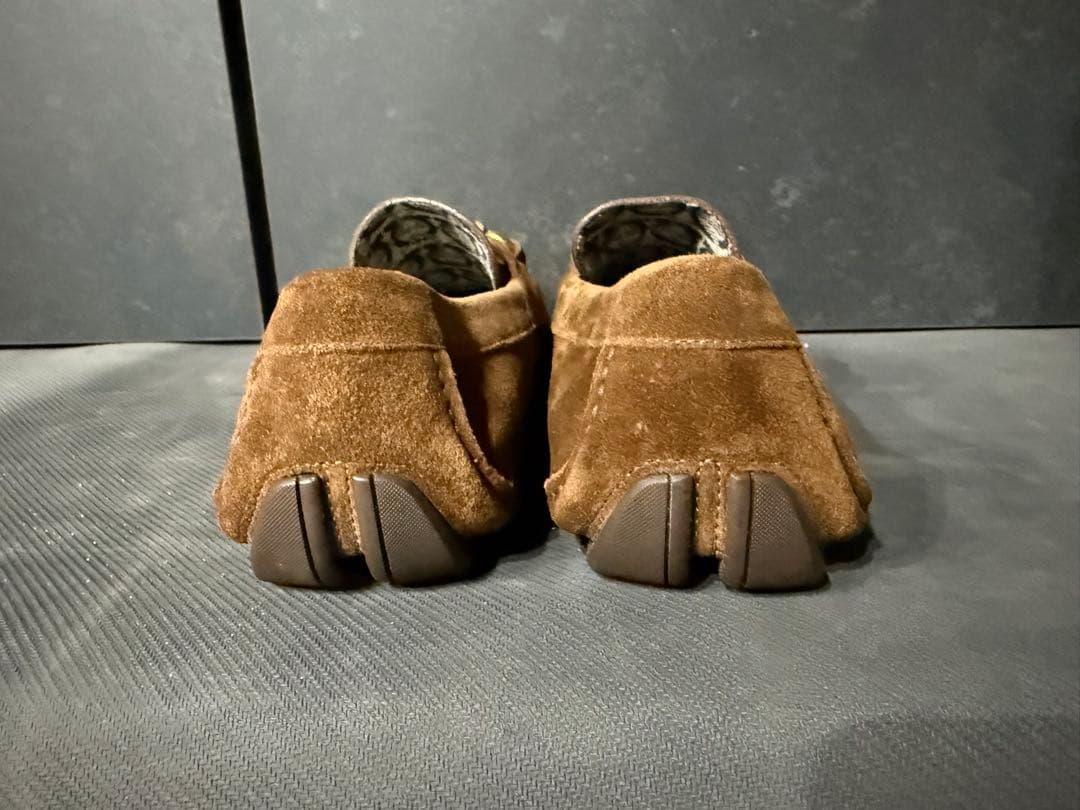 フェラガモ　ブラウン スエード モカシン　未使用