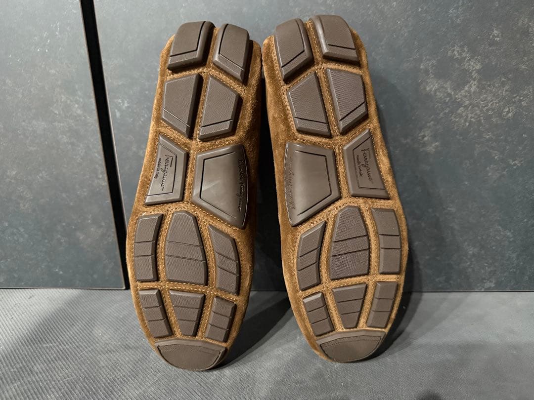 フェラガモ　ブラウン スエード モカシン　未使用