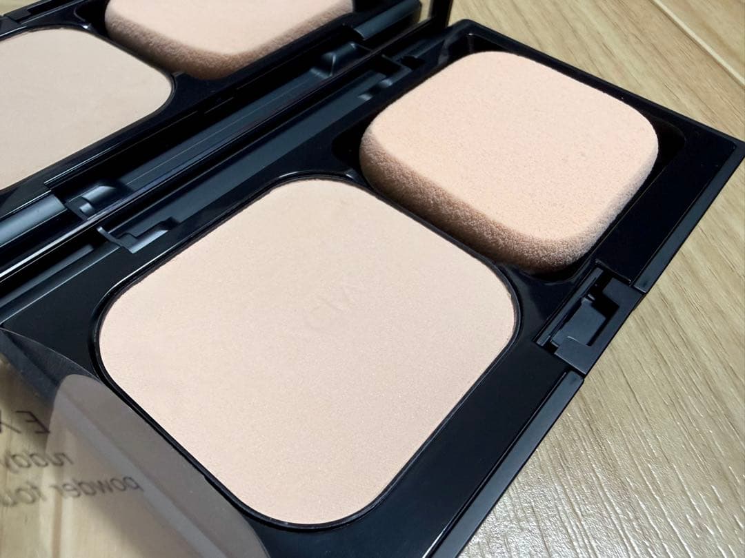 エクシア ラディグロウ パウダーファンデーション NA200 クリアナチュラル