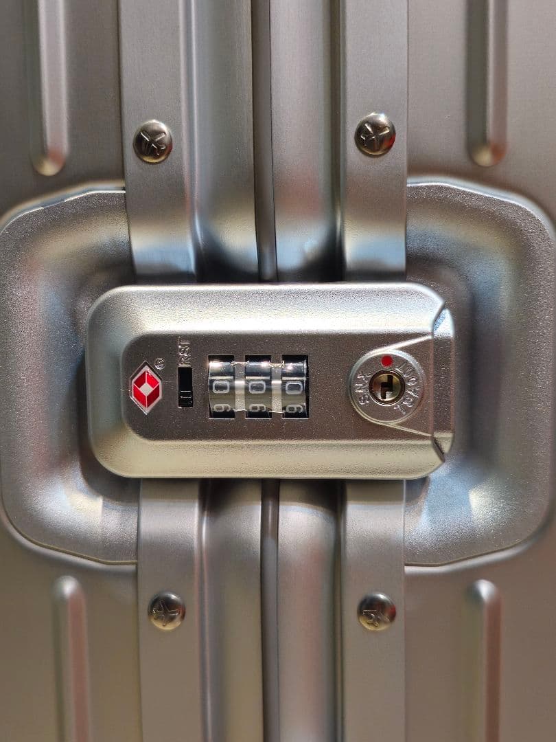 オンライン完売中】【新品未使用】INNOVATOR RESA キャリーシルバー