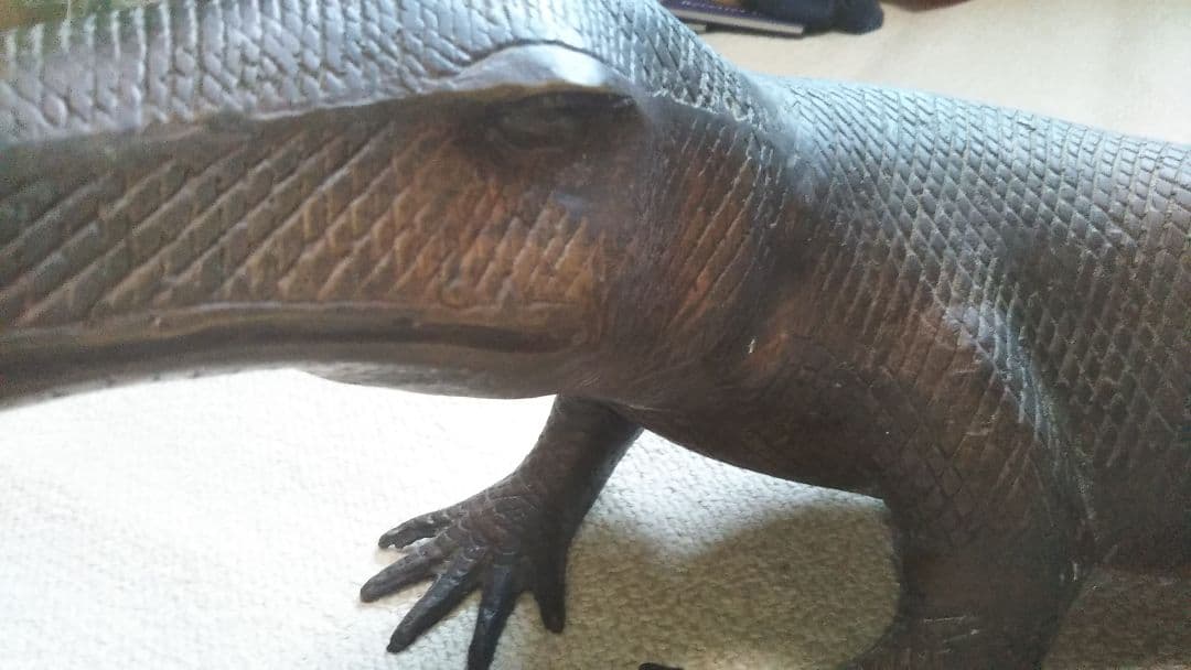 リアルな爬虫類彫刻 約90cm コモドドラゴン コモドオオトカゲ