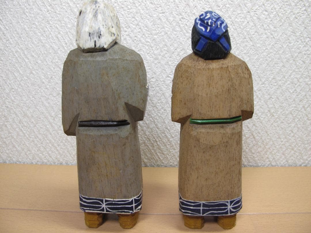 木彫り 農民美術 木端人形 アイヌ 夫婦 小熊 鮭 2体セット - メルカリ