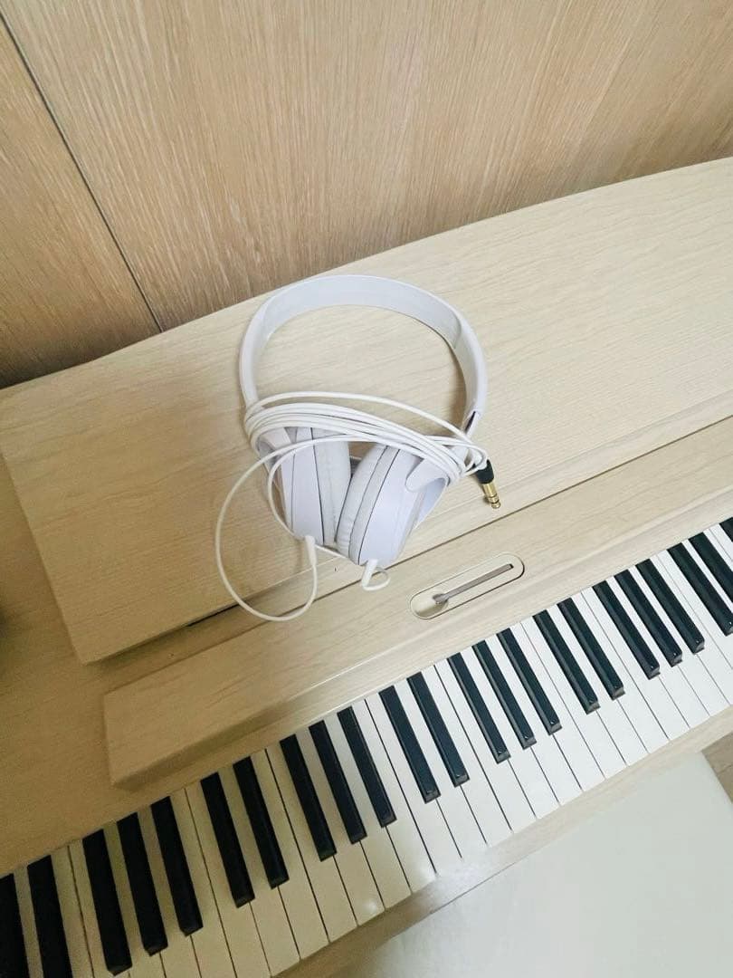 ヤマハ デジタルピアノ クラビノー CLP-645WA 椅子とメトロノーム