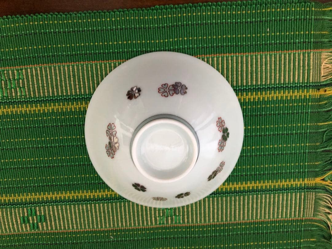 １４代今泉今右衛門　色絵さし墨色墨はじき草花文盃　人間国宝