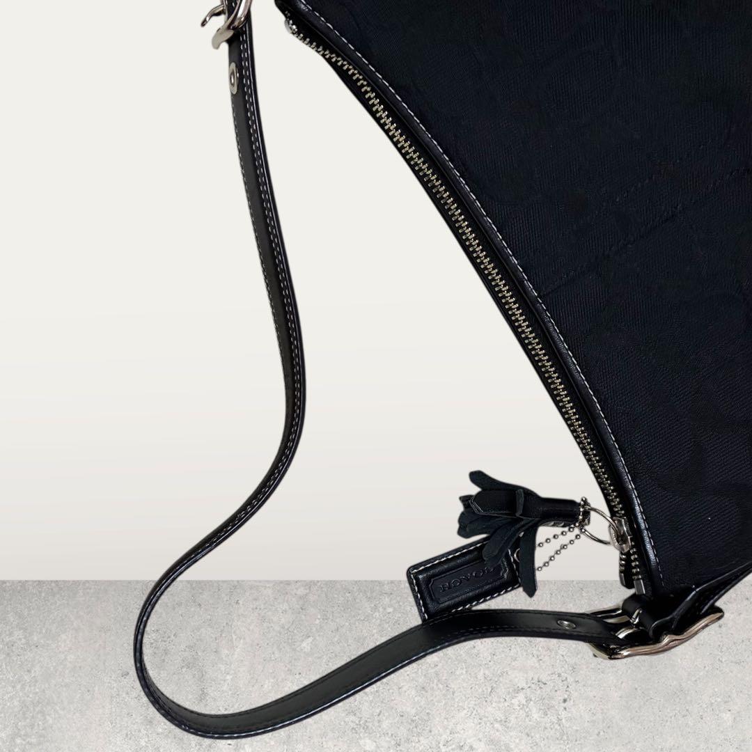 極美品 COACH コーチ ポーチ ハンドバッグ シグネチャー 8K01 黒